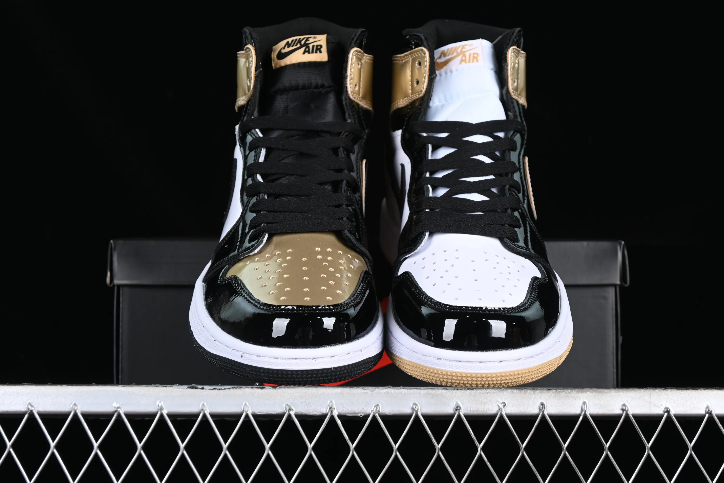 All categories Air Jordan Jordan series basketball shoes Air Jordan 1 High Air Jordan 1 Retro High "ComplexCon" AJ1 Joe 1 Black Gold Mandarin Duck 861428-001